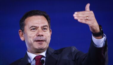 Montenegro diz que é "bom sinal" oposição "querer menos"