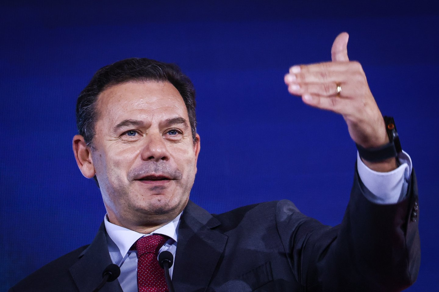 Montenegro diz que é "bom sinal" oposição "querer menos"