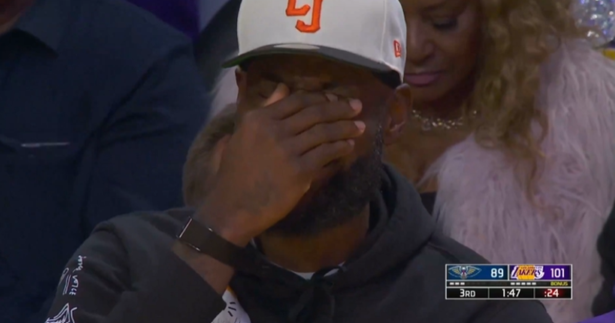 A reação de LeBron a falhanço escandaloso de um companheiro (vídeo)