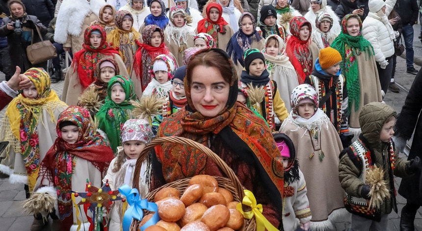 Cortes na água e energia. Crianças ucranianas passam Natal em cenário de guerra