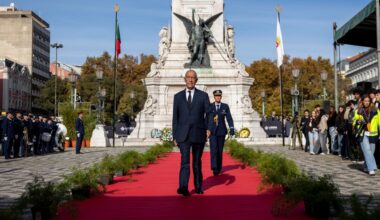 Marcelo Rebelo de Sousa confrontado por grupo de extrema-direita nas cerimónias do 1.º de Dezembro