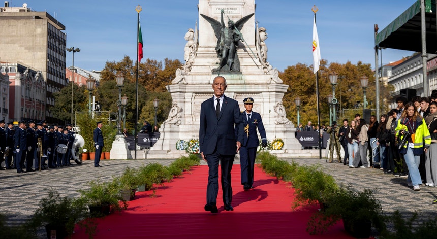 Marcelo Rebelo de Sousa confrontado por grupo de extrema-direita nas cerimónias do 1.º de Dezembro