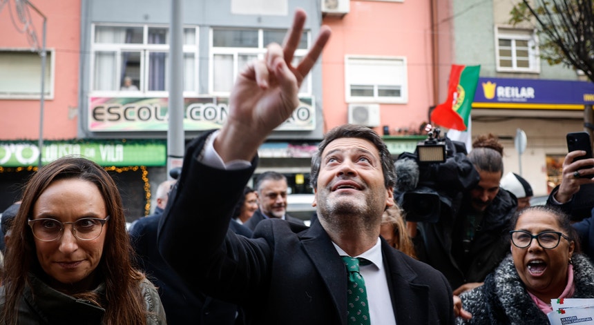 "Está em causa a liberdade de expressão". Ventura diz que vai recorrer da ordem de retirada de cartazes