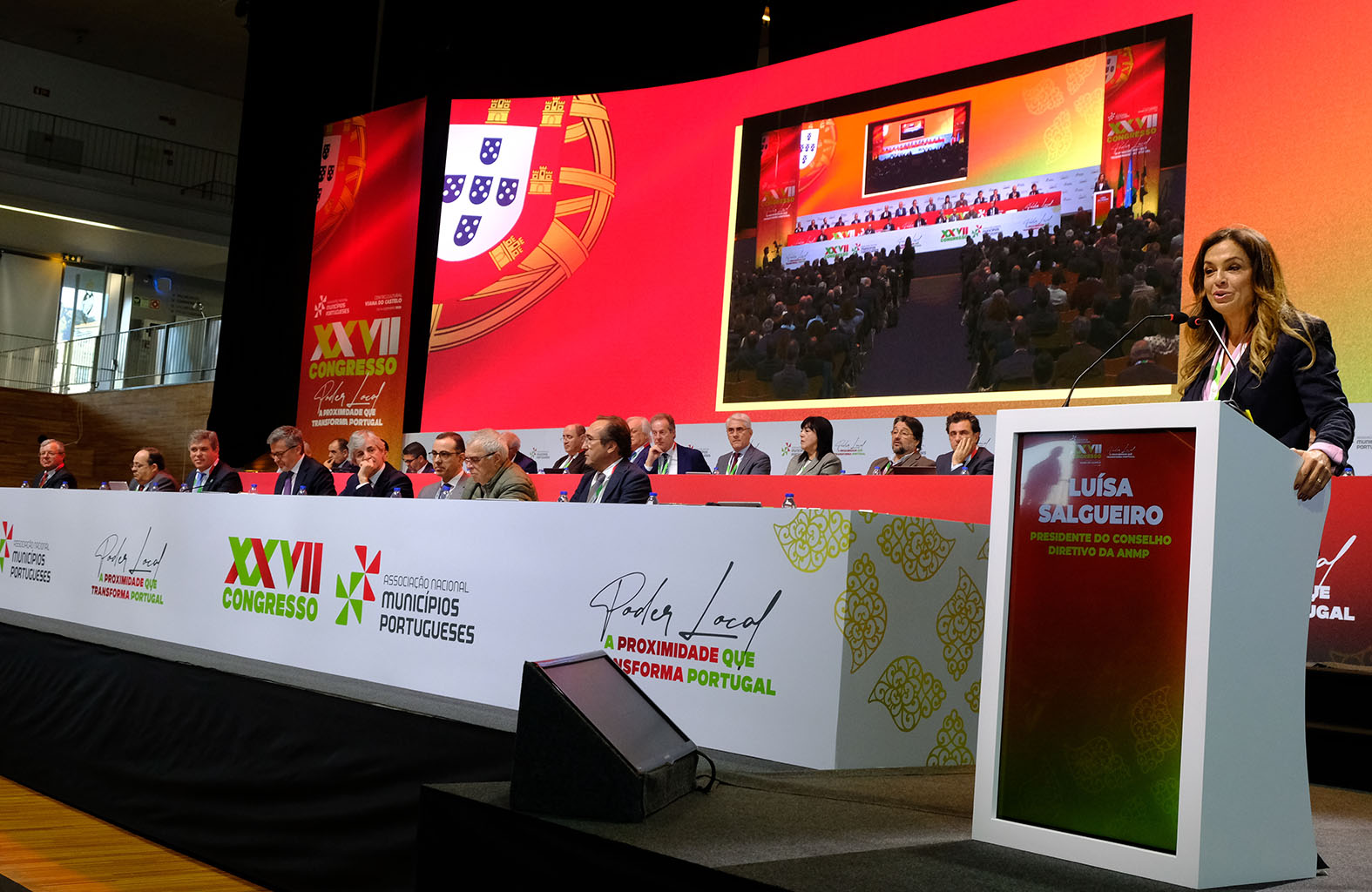 'apagão' na iluminação de natal em viana que até carlos moedas queria ver