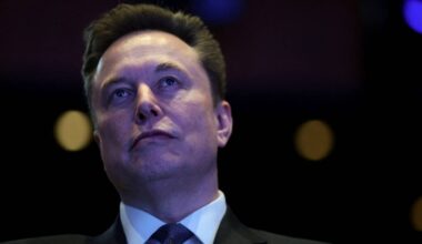 Elon Musk torna-se a primeira pessoa com património líquido de 700 mil milhões de dólares