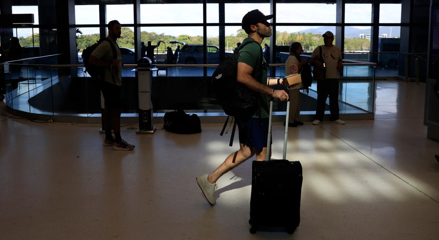 Sistema de controlo de fronteiras pode ser suspenso no Natal para evitar filas nos aeroportos