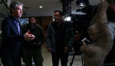 "Pouco digno". Carneiro condena "leilão de valorizações salariais" de Montenegro