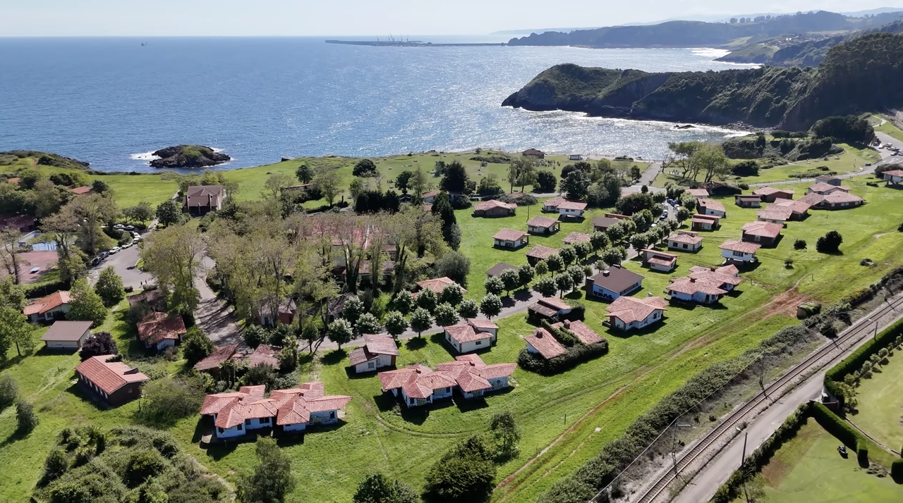 Já foi um destino de férias de sonho. Agora é uma cidade abandonada com praias selvagens — NiT