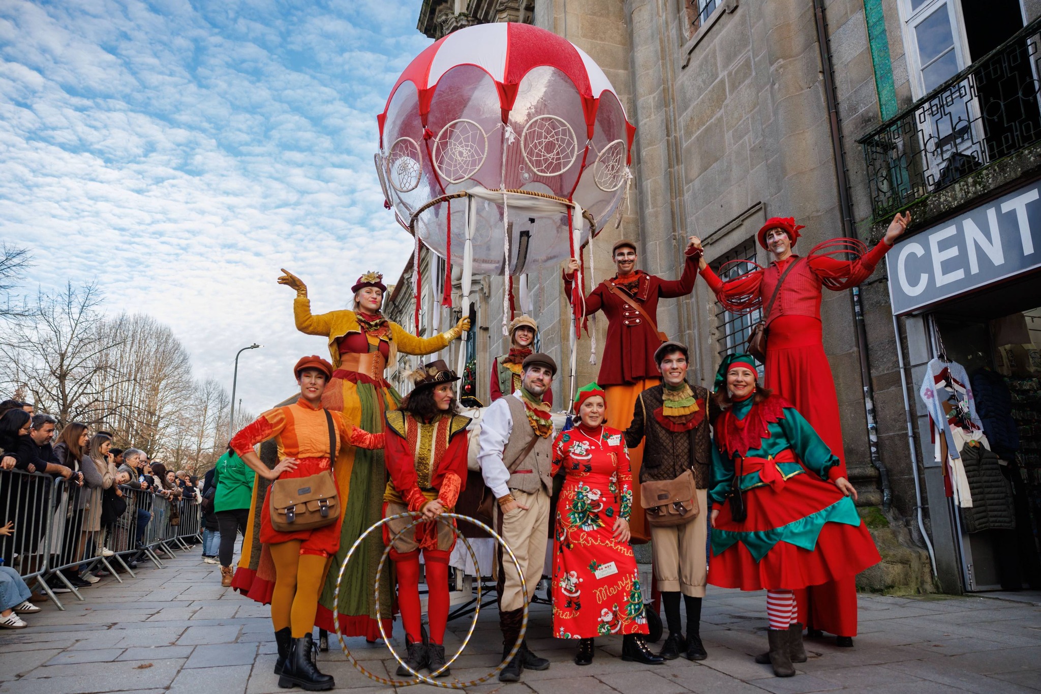 "maior parada de natal de sempre em braga" voltou a encher as ruas