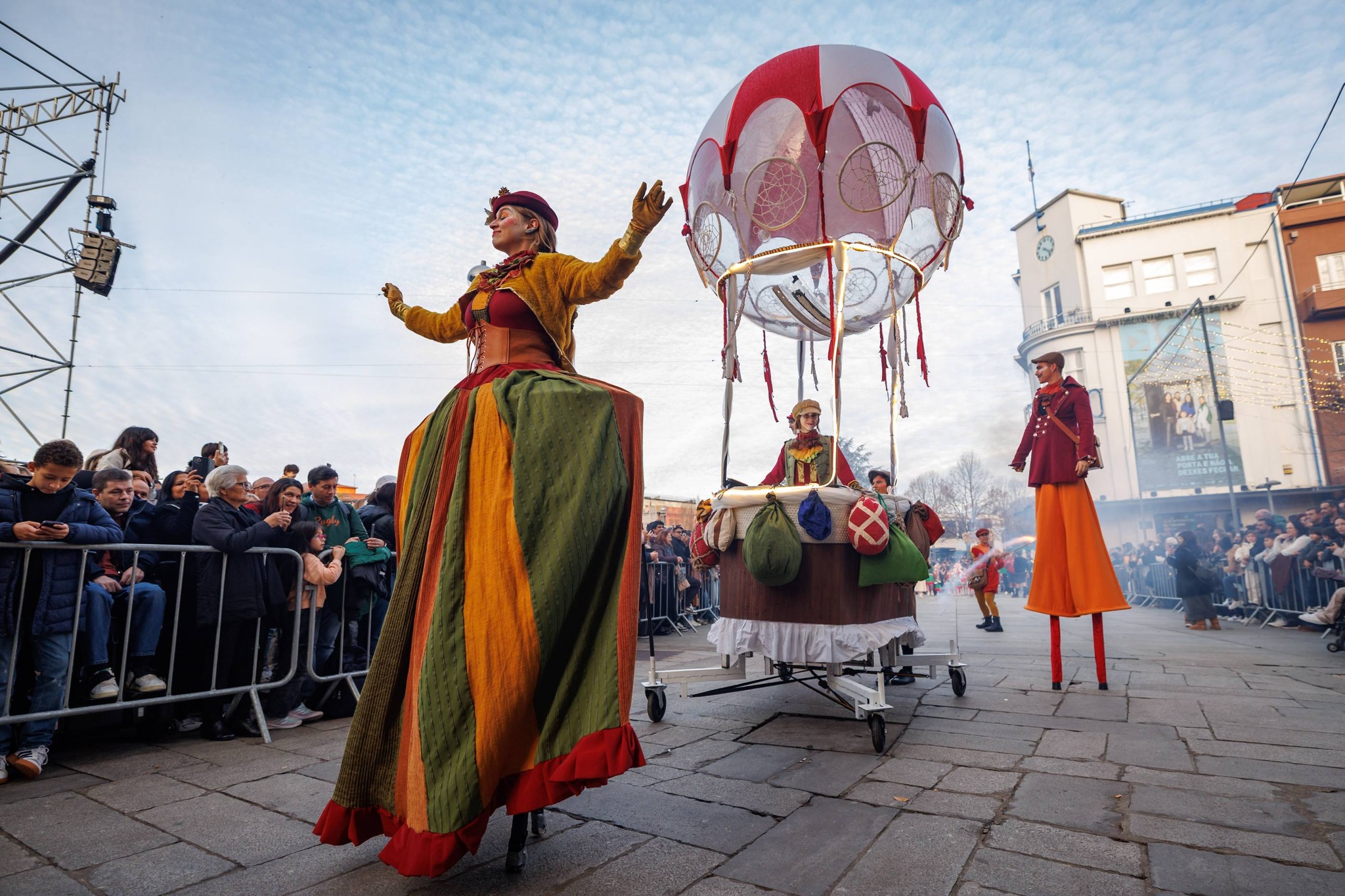"maior parada de natal de sempre em braga" voltou a encher as ruas