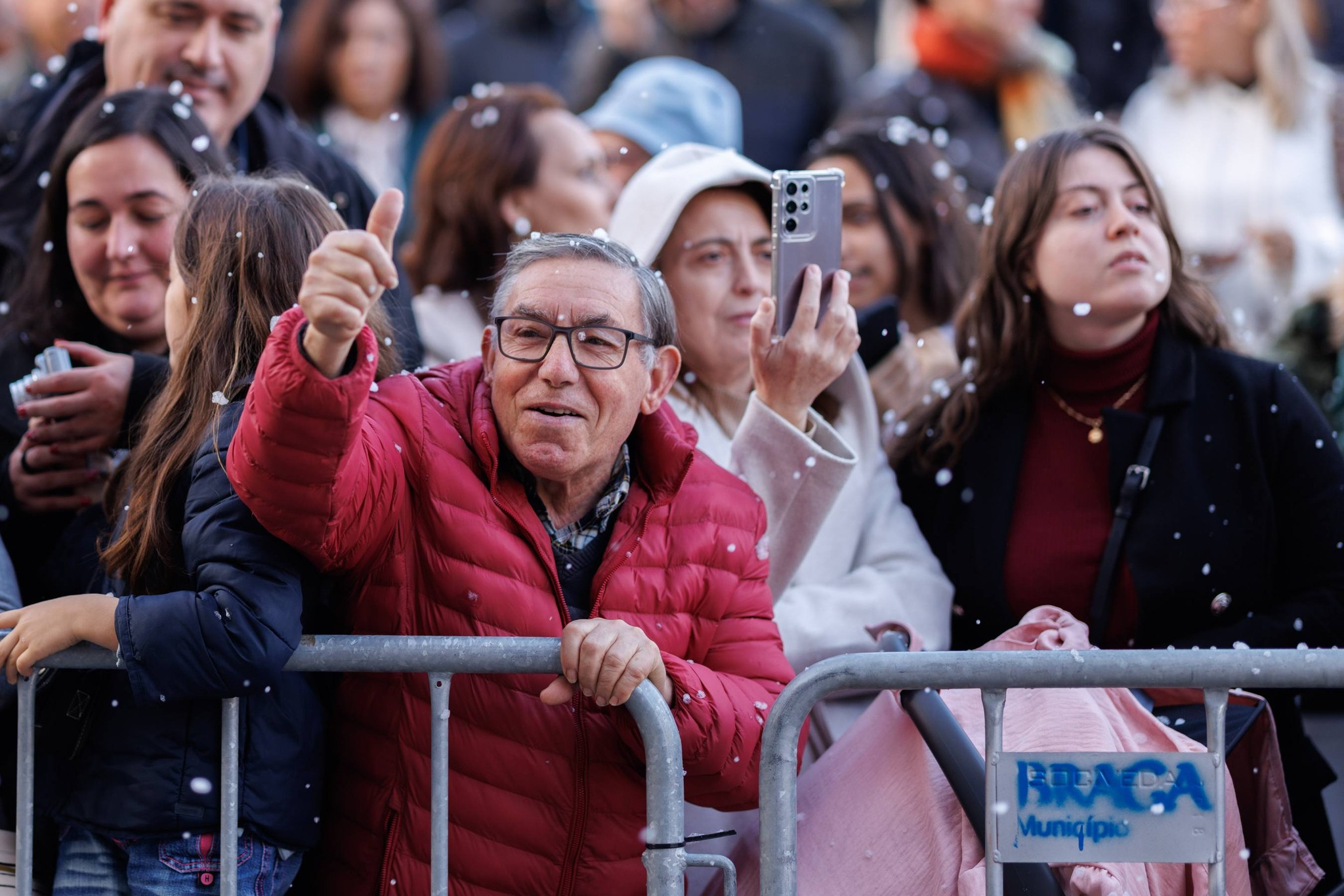 "maior parada de natal de sempre em braga" voltou a encher as ruas