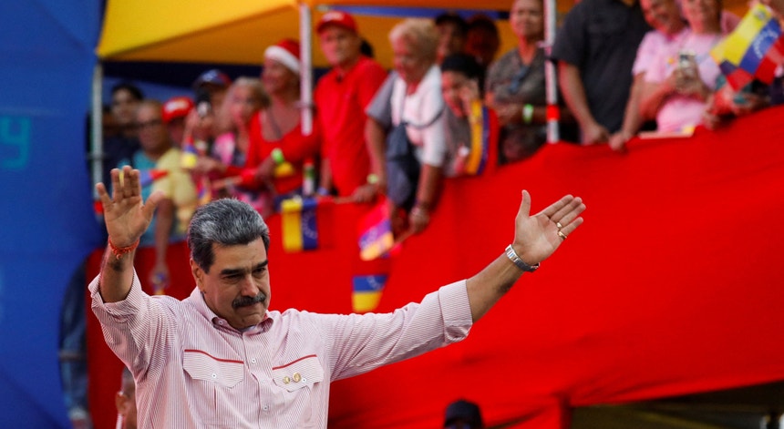 Estados Unidos afirmam ter plano de contingência caso Maduro fuja do país