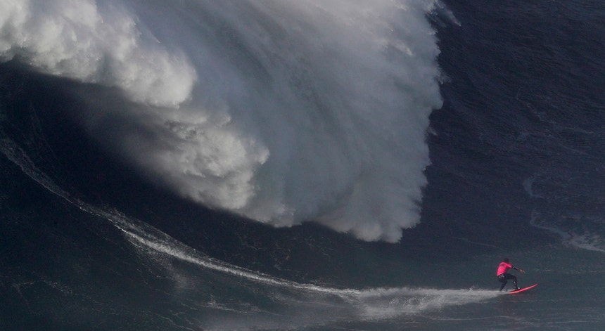 Equipa de Nicolau von Rupp vence prova na Nazaré afetada por falhas de energia