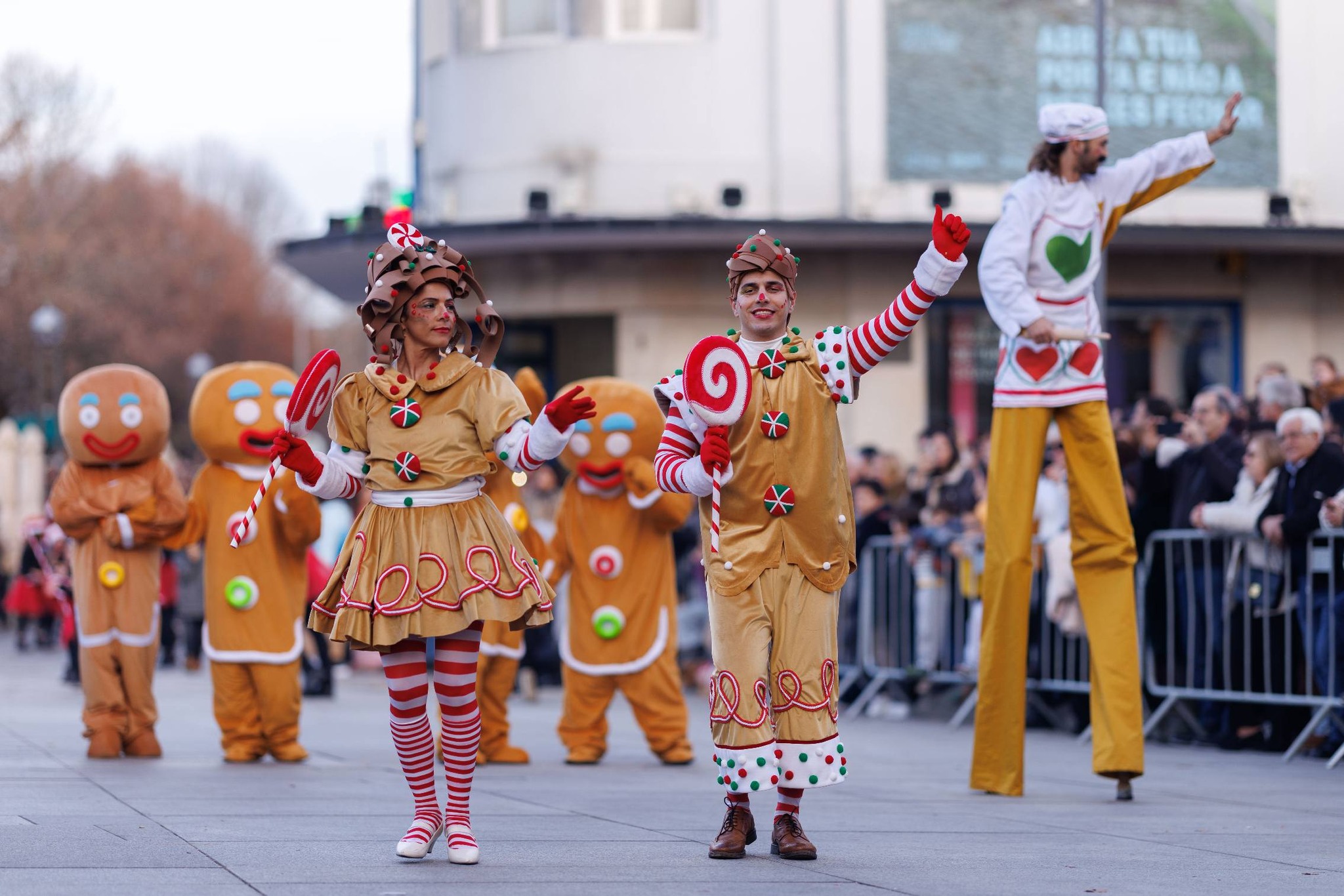 "maior parada de natal de sempre em braga" voltou a encher as ruas