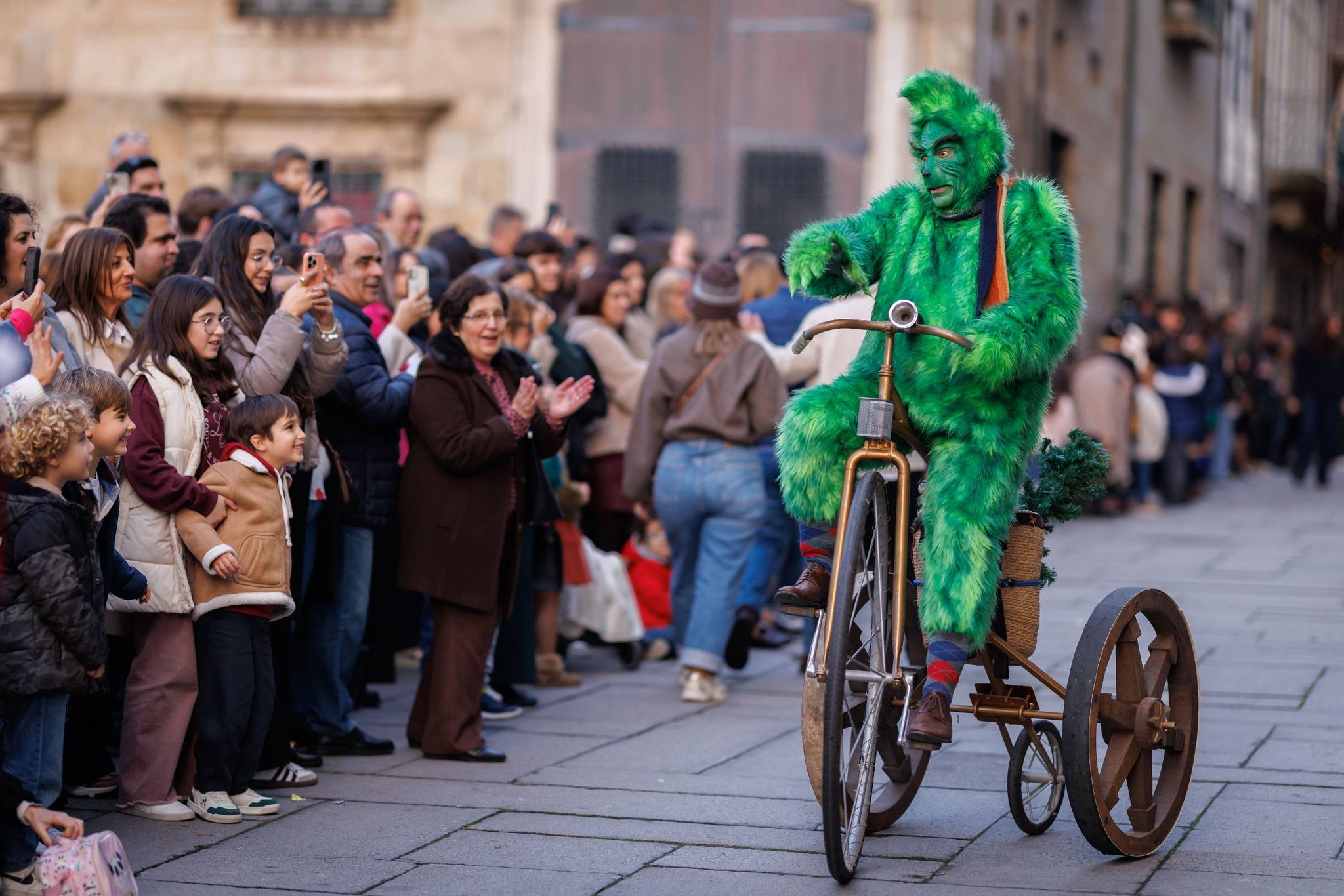 "maior parada de natal de sempre em braga" voltou a encher as ruas