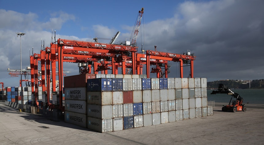 Governo regional garante que "não haverá problemas" no abastecimento à Madeira