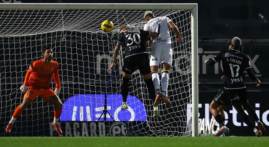 Estrela da Amadora vence em Famalicão