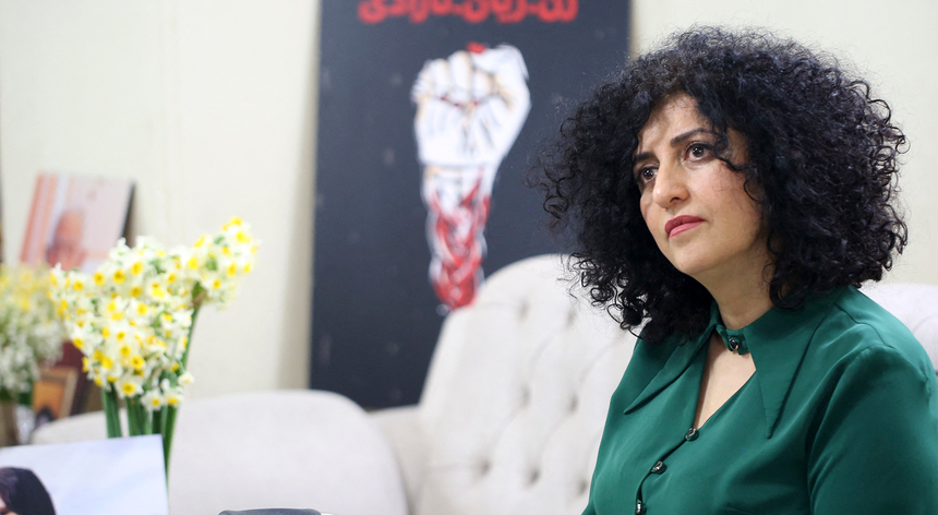 Narges Mohammadi detida pelas autoridades iranianas