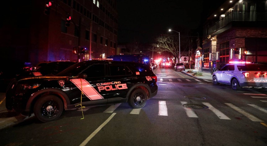 Duas pessoas morreram e oito ficaram feridas em tiroteio na Universidade de Brown