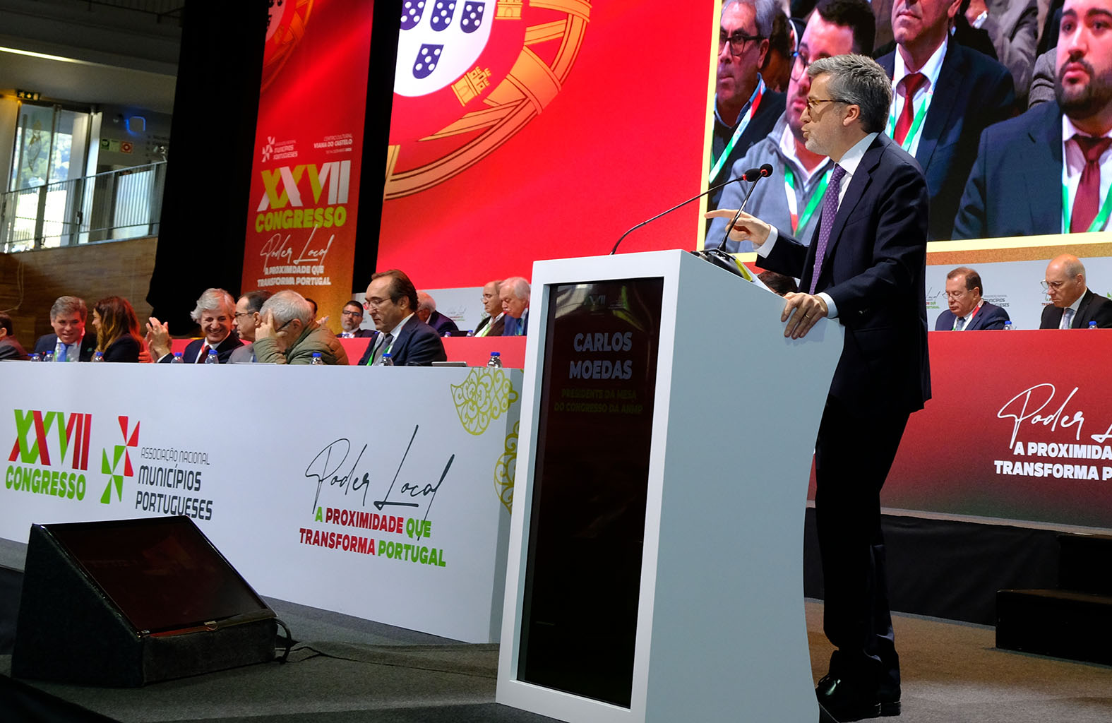 'apagão' na iluminação de natal em viana que até carlos moedas queria ver