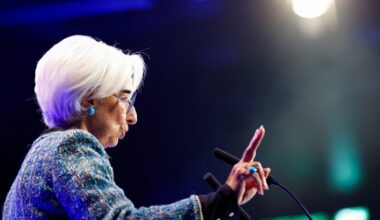 Lagarde estima que inflação se mantenha perto dos 2% nos próximos meses