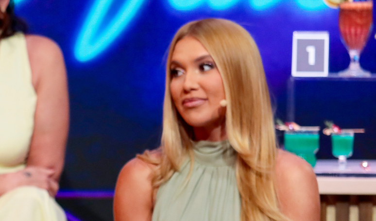 Essa festa virou um... caos! Virgínia faz confraternização do 'Sabadou' na base da permuta, não cumpre combinado e o pior acontece.