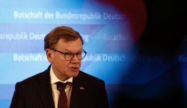 Berlim convoca embaixador russo após ataques "híbridos" no país