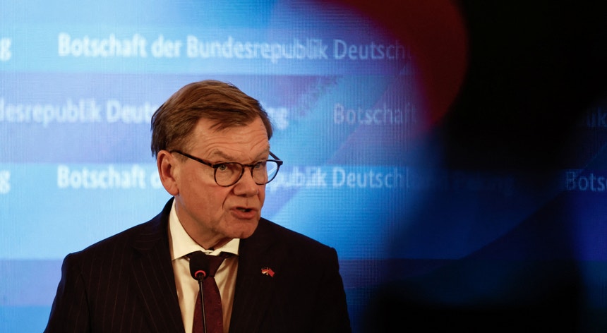 Berlim convoca embaixador russo após ataques "híbridos" no país