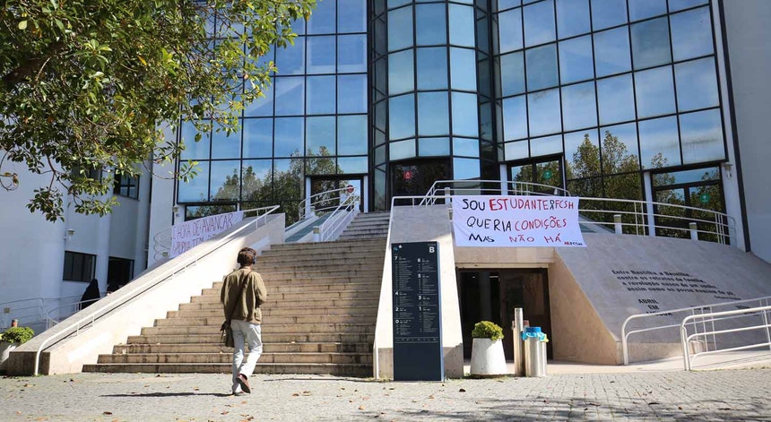 Governo quer ajustar bolsas ao custo de vida e atribuir extra a alunos carenciados