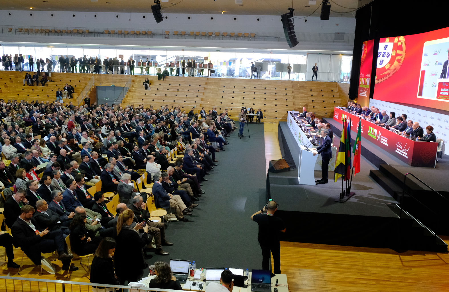 'apagão' na iluminação de natal em viana que até carlos moedas queria ver