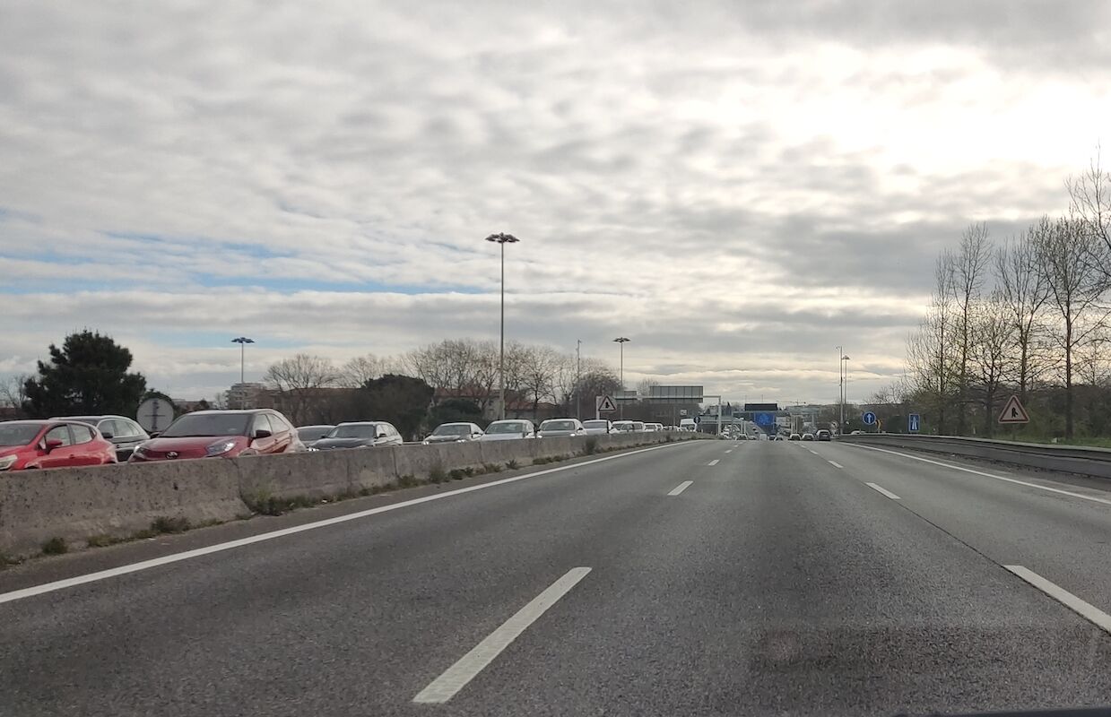 Um dia iremos conduzir sobre algas e as estradas irão autocurar-se