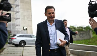 "Decidiu ser mentor de autoajuda". Oposição critica mensagem de Natal do primeiro-ministro