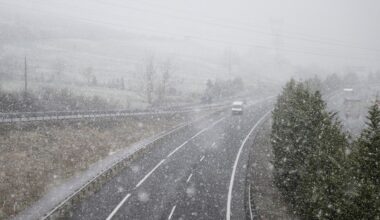 Nevão em Castro Daire corta estradas e força retirada de pessoas da serra de Montemuro