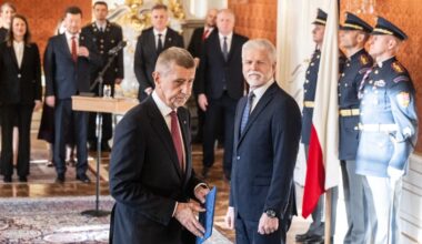 Regresso de Andrej Babis reacende turbulência populista na Europa Central