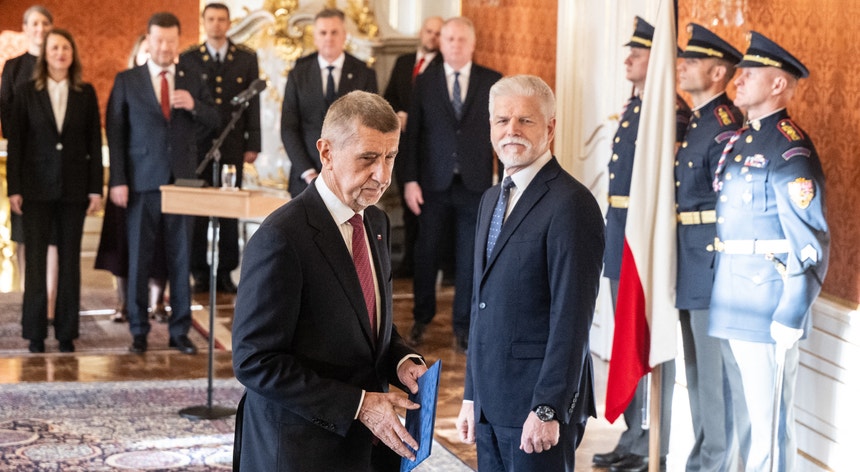 Regresso de Andrej Babis reacende turbulência populista na Europa Central