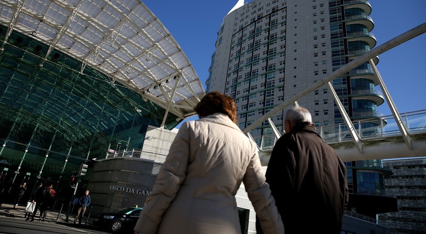 Incêndio no Centro Vasco da Gama obrigou a evacuar piso da restauração