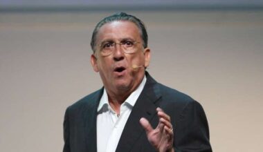 Galvão Bueno é hospitalizado após passar mal na noite da véspera de Natal