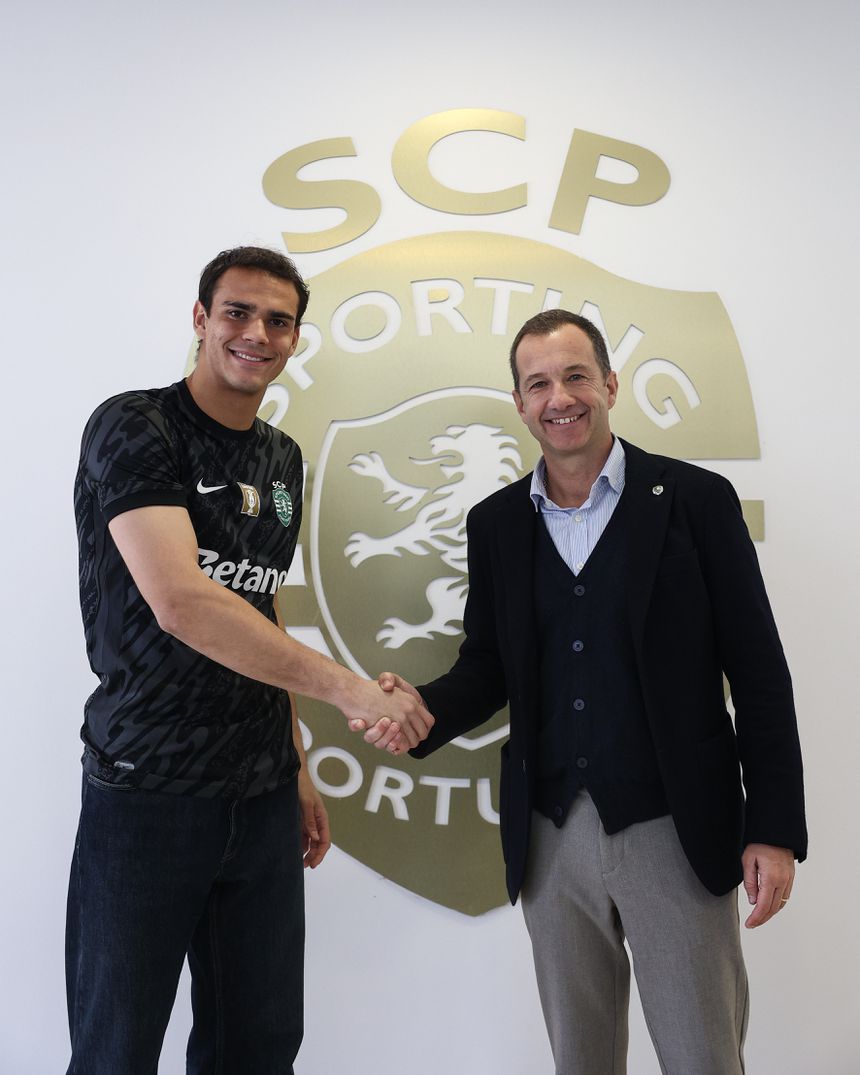 Diego Callai com o presidente leonino, Frederico Varandas, após a renovação de contrato - Foto: SPORTING CP