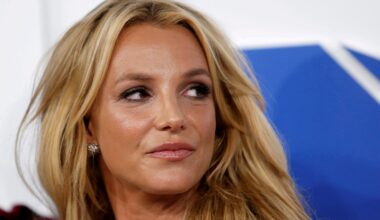 Britney Spears faz aniversário e lança nova edição de biografia; saiba o que ela conta no livro
