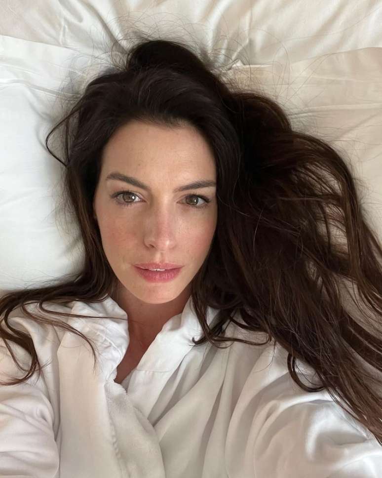 Anne Hathaway em postagem no seu Instagram.