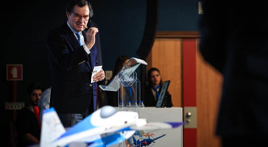 Pacote laboral é "estudo prévio". Ministro da Economia quer ver parceiros a "definir ritmo" de salários