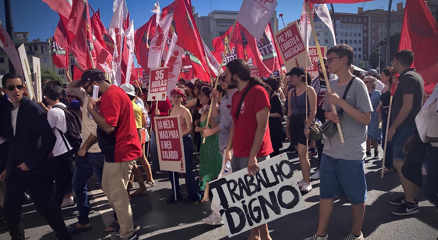 Greve Geral parou hospitais, escolas, transportes e serviços públicos