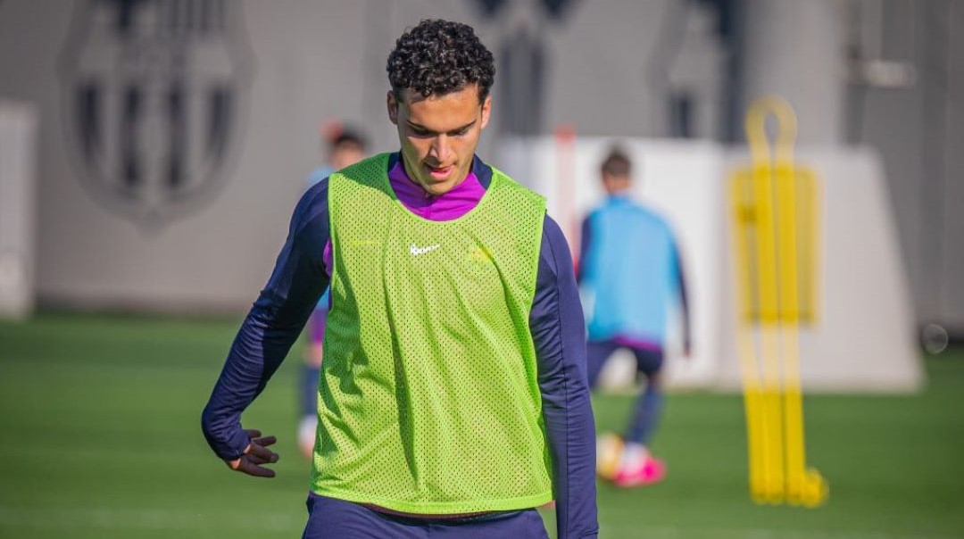 Quem é Álvaro Cortés? Defesa interessa ao Benfica e está em final de contrato com o Barcelona