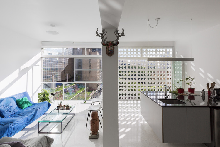 A beleza de 9 apartamentos em edifícios projetados por Oscar Niemeyer - Imagem 6 de 10