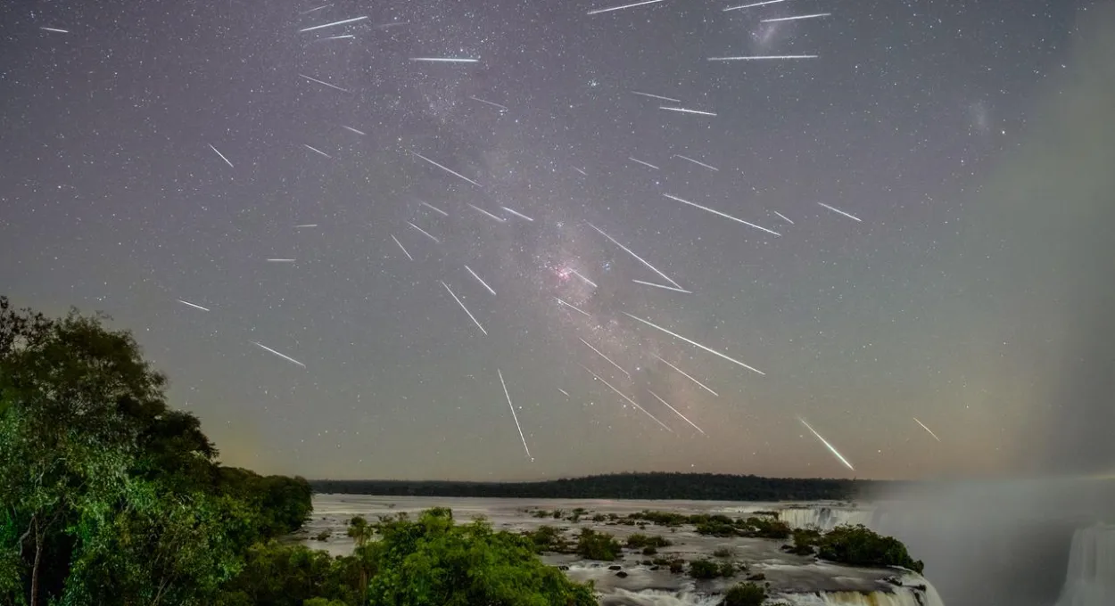 Chuva de meteoros ilumina o céu do Parque Nacional do Iguaçu