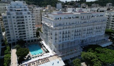 Com fortuna de R$ 20 milhões, cantor mora em hotel luxuoso no RJ