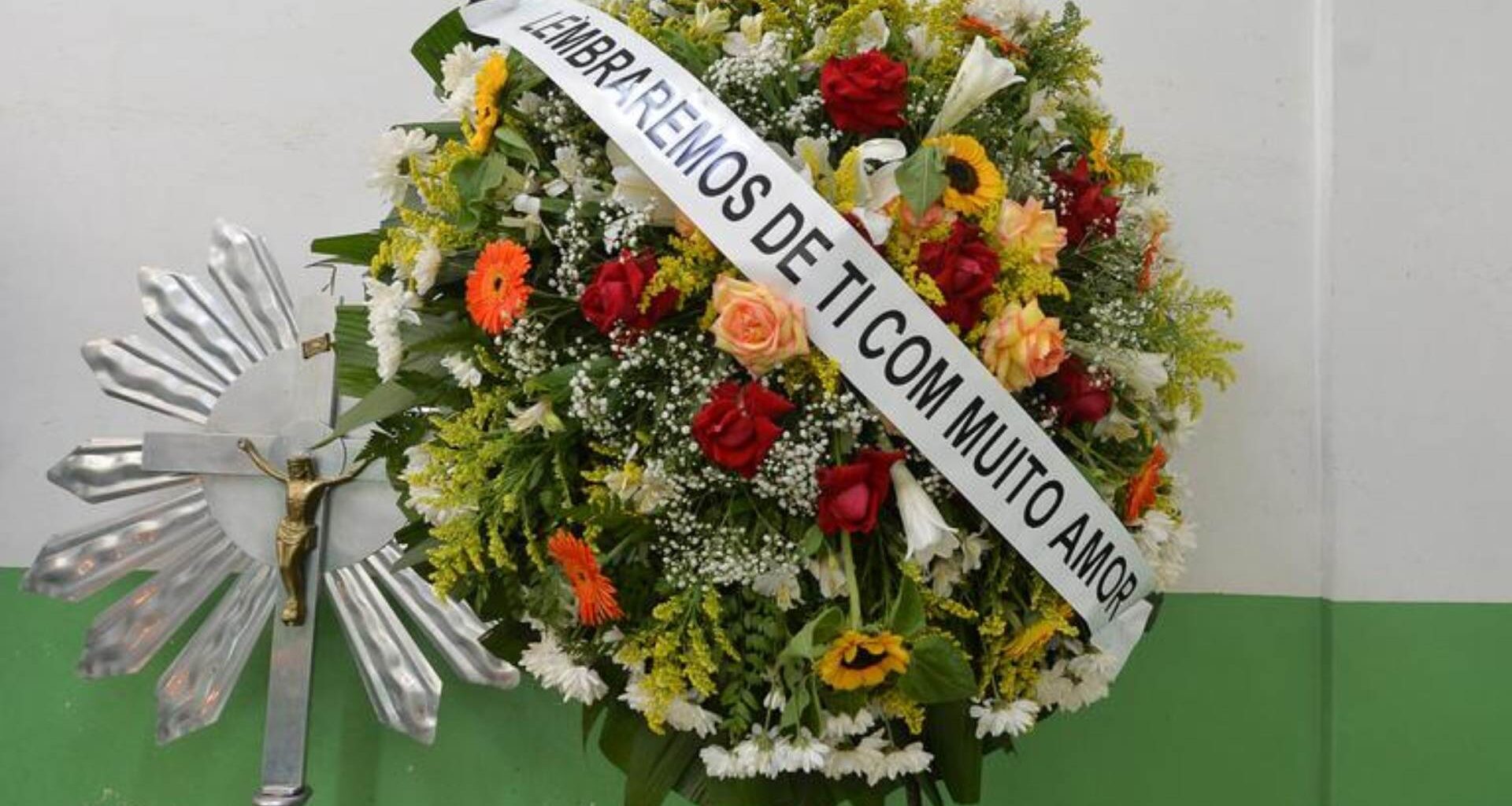 Atriz que foi encontrada morta há seis anos fumava três maços de cigarro por dia