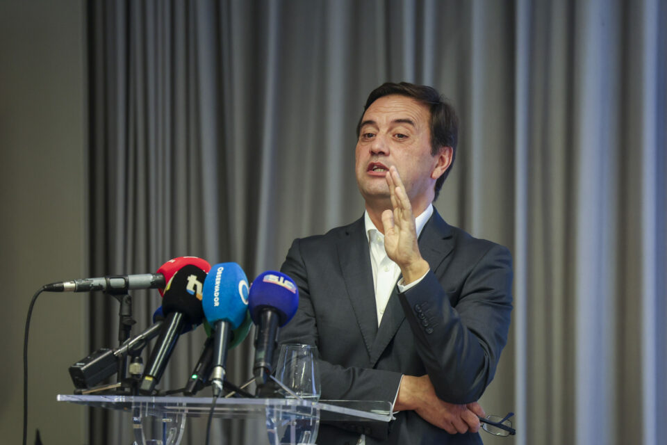 TAP diz que está disponível para ficar com slots da easyJet em Lisboa