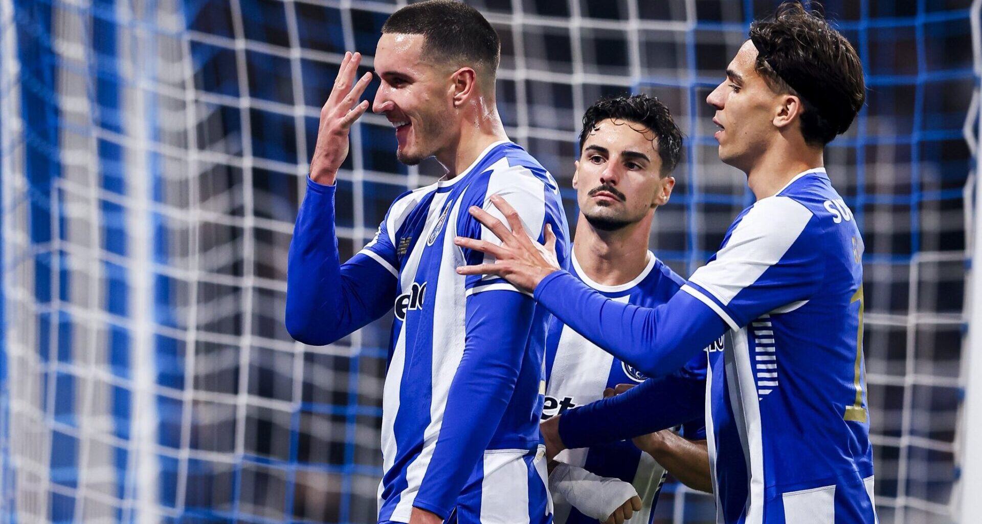 FC Porto assinala fim de carreira de John Cena com foto de Deniz Gul: «Fim de uma era»