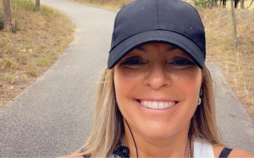 Irmã gémea quebra silêncio após morte da ex-apresentadora: “Porquê Deus?”